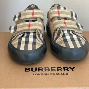 Burberry Size 25 (US 9) sneakers